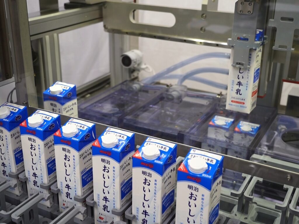 パックを把持したまま搬送―自動微生物検査システム│株式会社ピーエムティー